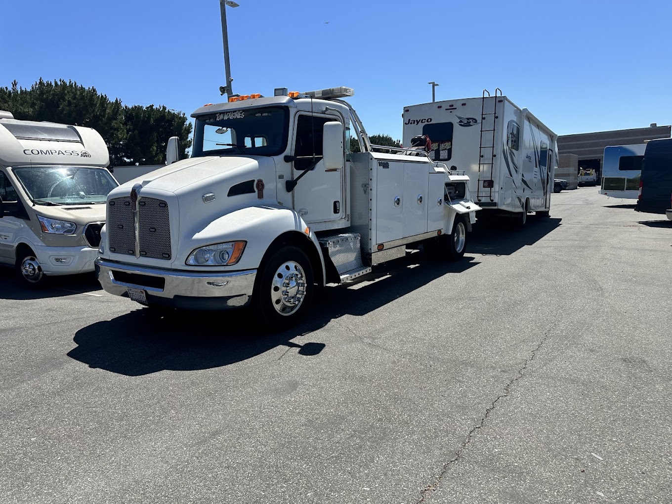 Best One Towing Los Angeles - Family-Owned Towing Service photo
