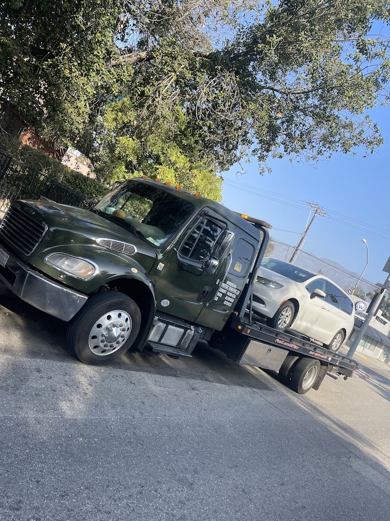 Emmett's Tow Truck Services West Hollywood - Reliable Roadside Assistance photo