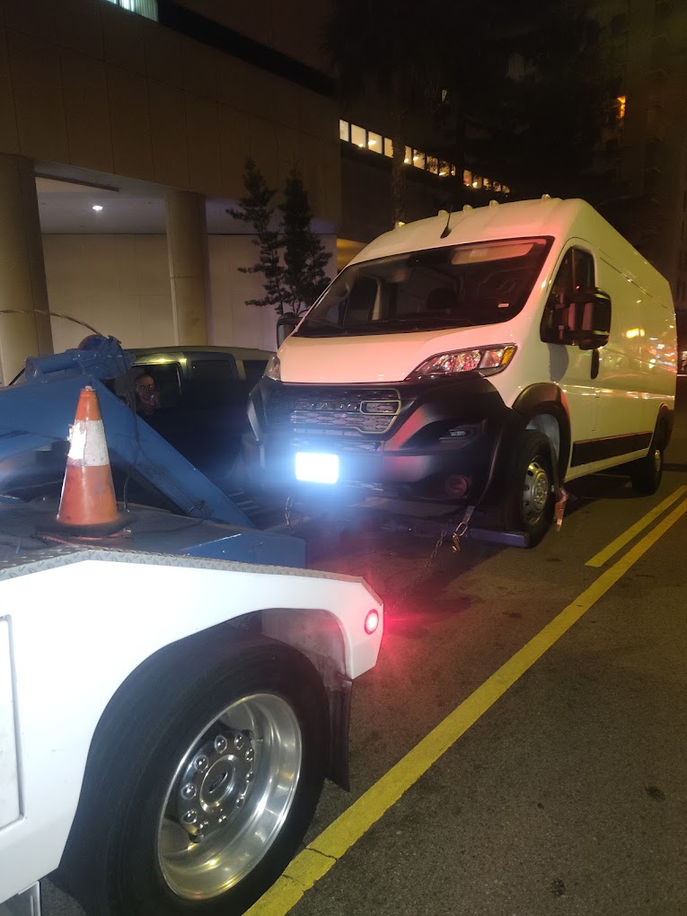 Emmett's Tow Truck Services West Hollywood - Reliable Roadside Assistance photo