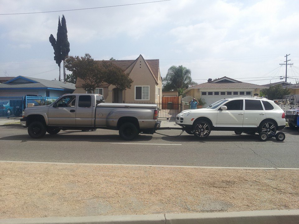 Huero Towing Los Angeles - Reliable Vehicle and Goods Transport photo