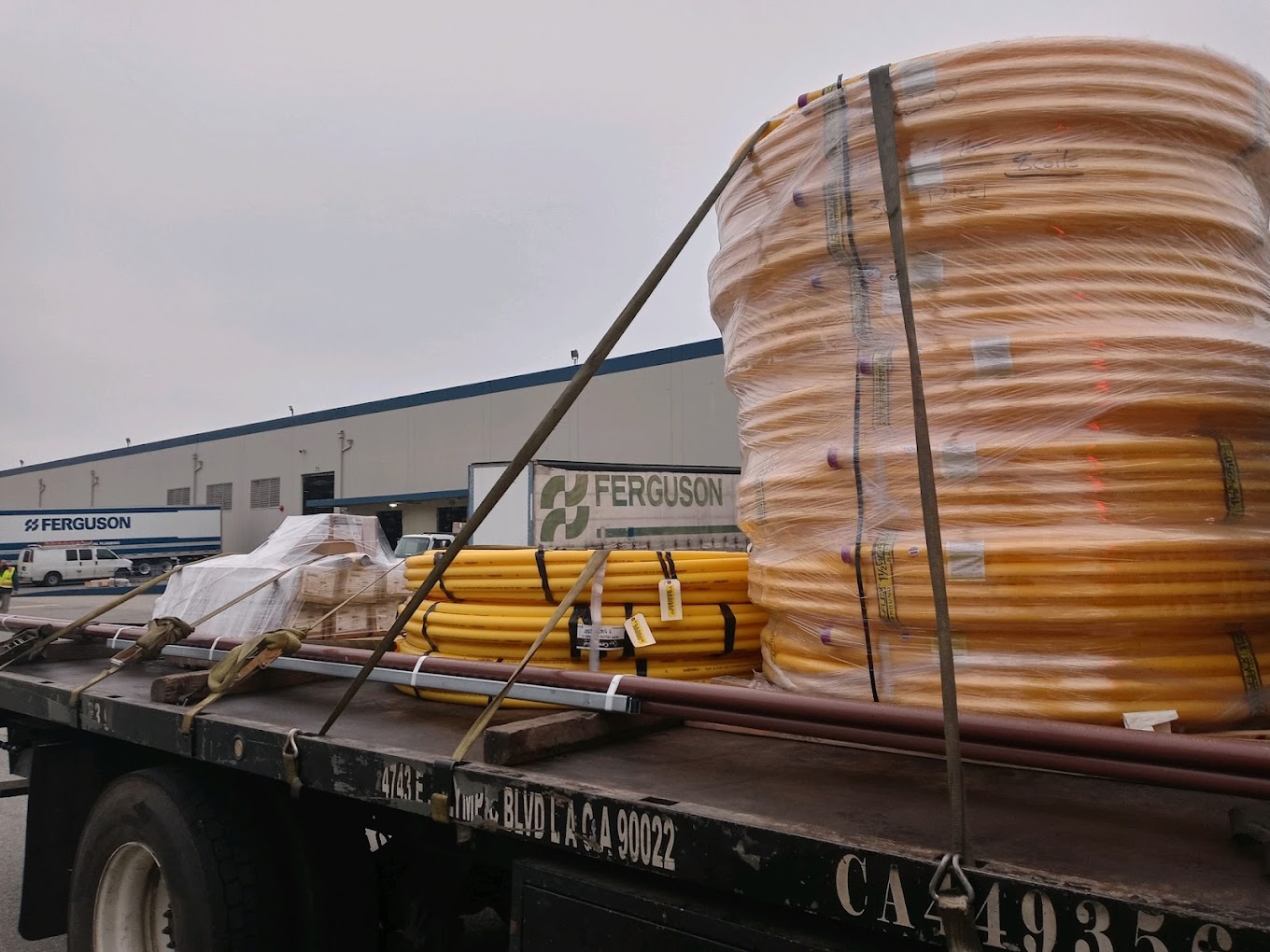 Huero Towing Los Angeles - Reliable Vehicle and Goods Transport photo