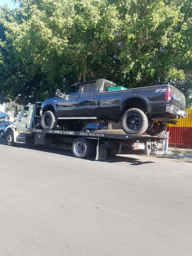 Huero Towing Los Angeles - Reliable Vehicle and Goods Transport photo