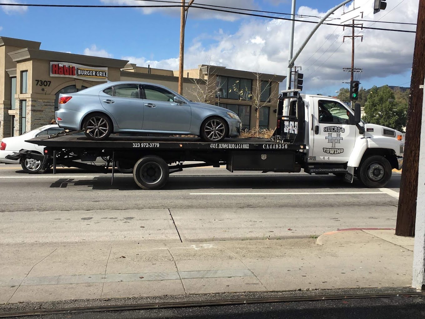 Huero Towing Los Angeles - Reliable Vehicle and Goods Transport photo