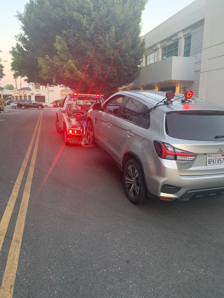 Los Angeles Towing Services - Reliable Roadside Assistance photo