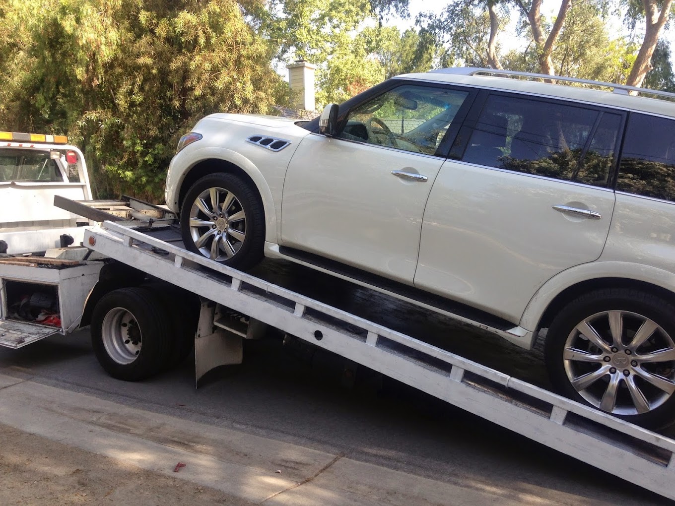 Los Angeles Towing Services - Reliable Roadside Assistance photo