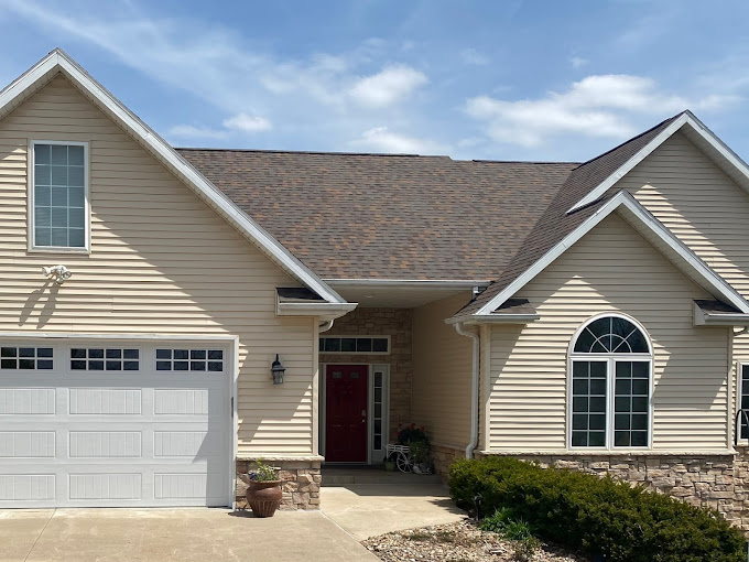 Manny’s Eastern Iowa Roofing and Construction photo