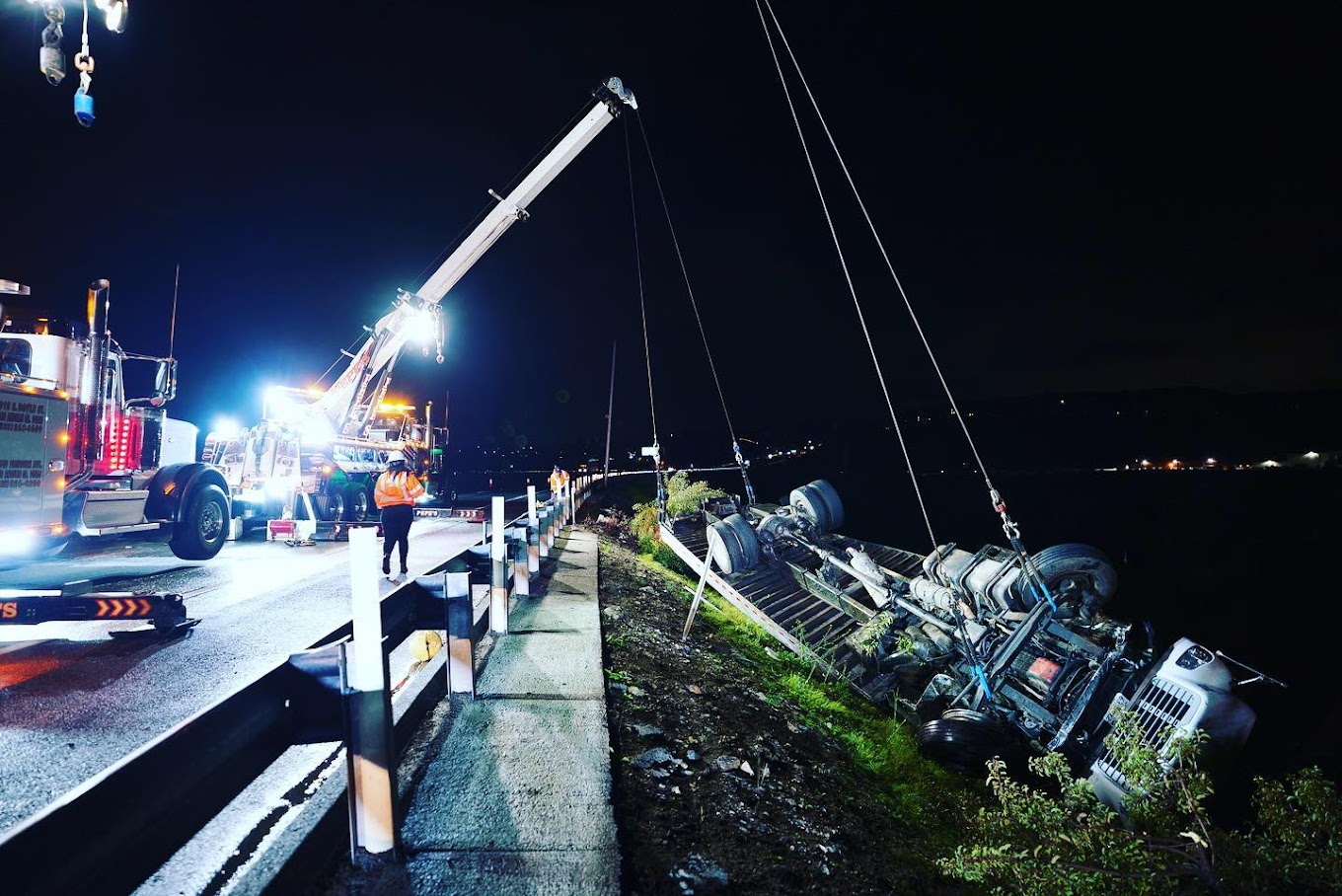 Pepe’s Towing Service Los Angeles - Heavy Duty Towing and Transport photo