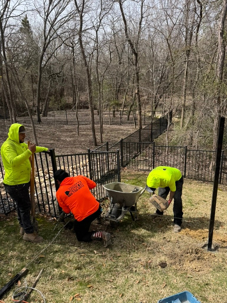 Gallery image 7 — Trex composite fence Double Oak