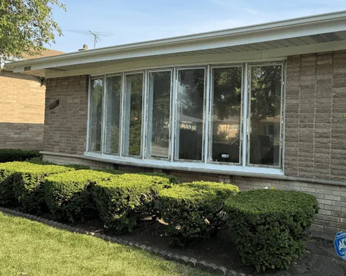 gutter cleaning and soft wash Skokie