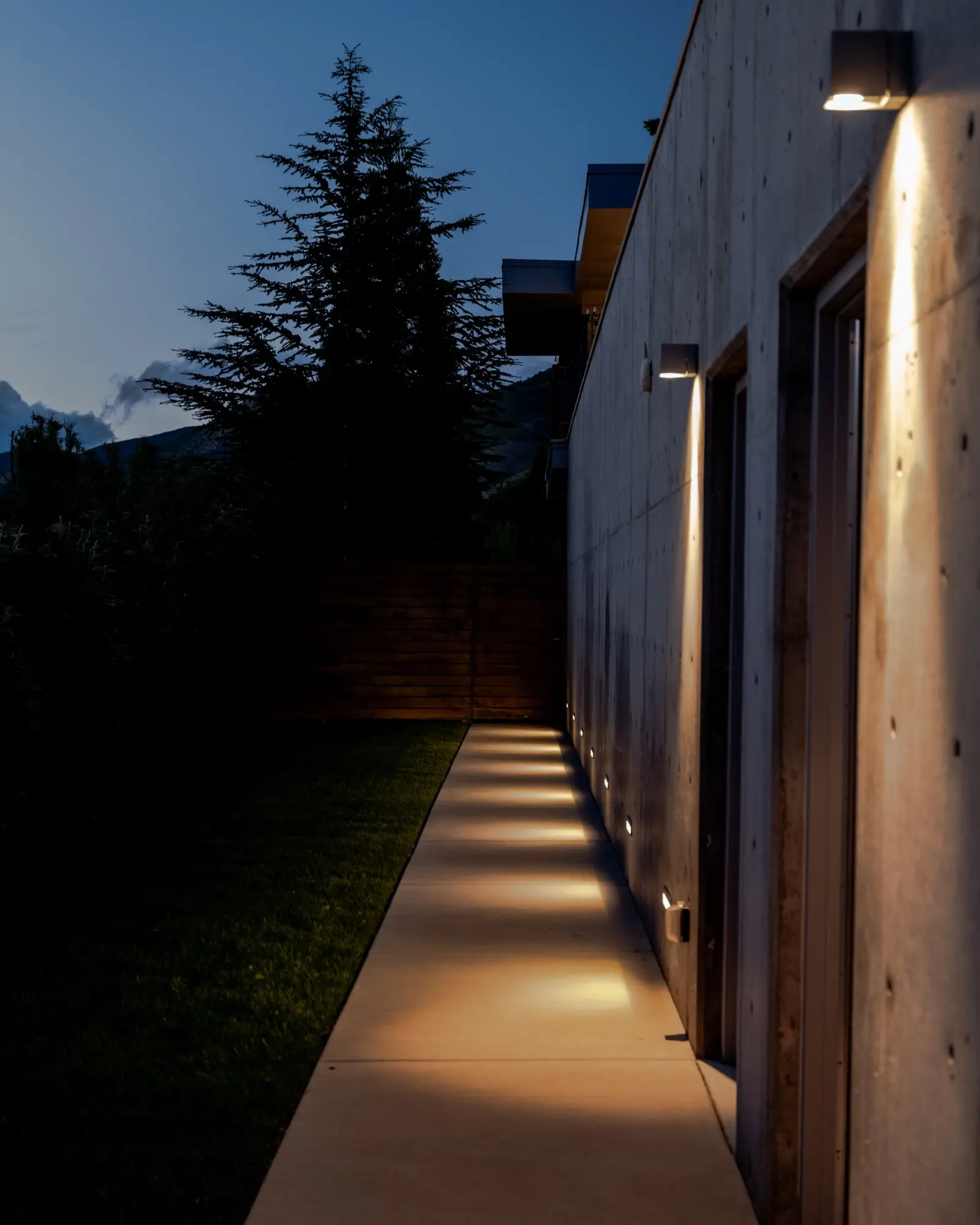 About residential landscape lighting Brite Nites | Holiday & Outdoor Lighting