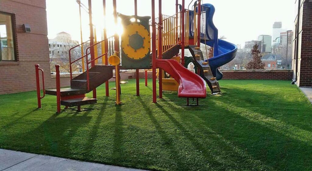 Gallery image 4 — durable synthetic grass Grass!365 Denver