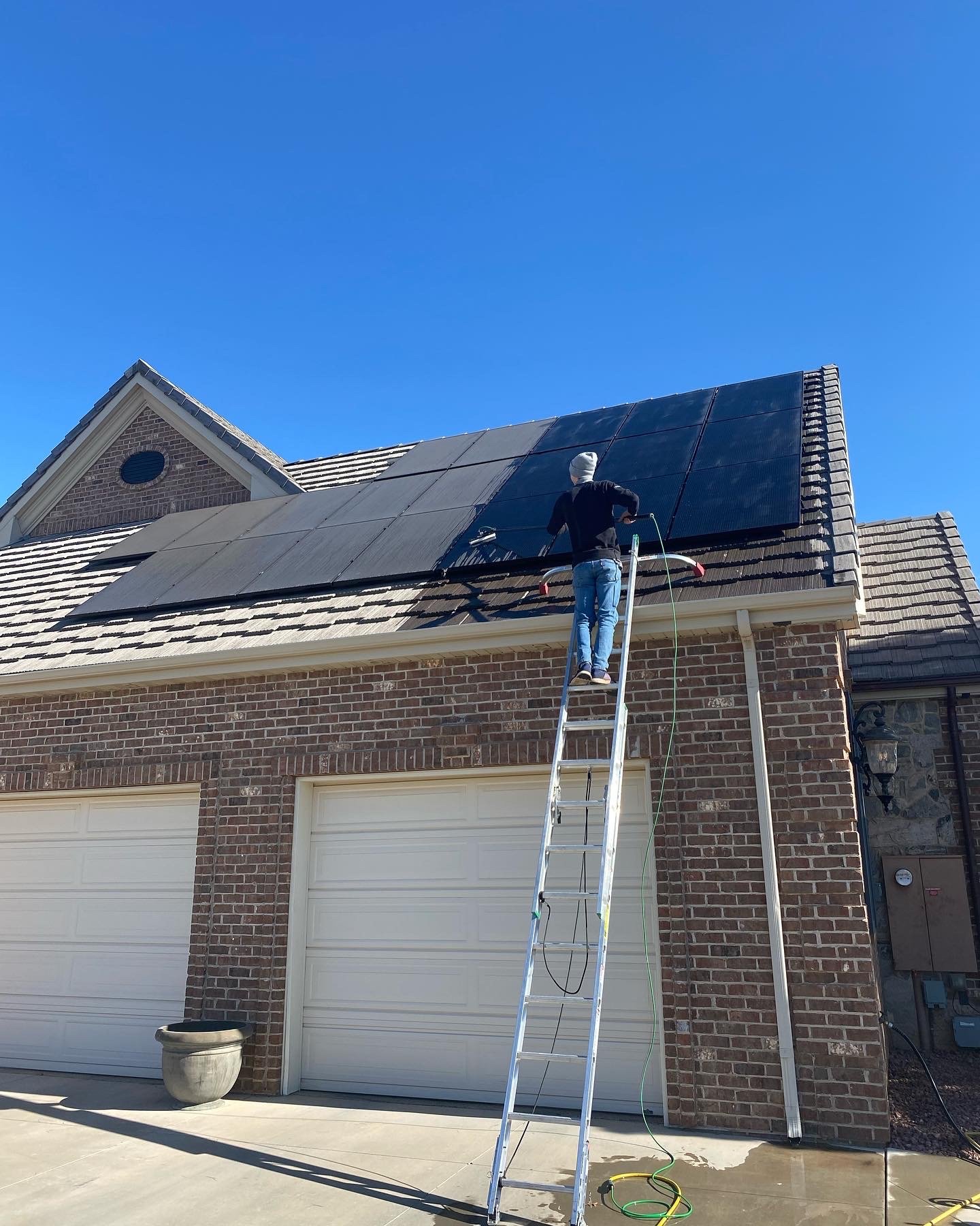 Gallery image 3 — professional window washing %AREA%