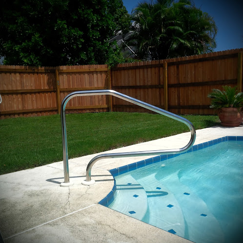 Gallery image 4 — vinyl fence company Mango