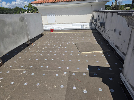 About commercial roofing systems Miami