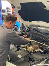 Gallery image 6 — Porsche service Orange