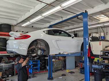 Gallery image 5 — Porsche service Orange