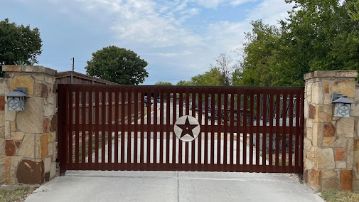 Gallery image 4 — licensed fence installer near me