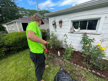 Gallery image 4 — lawn mowing service Chicago