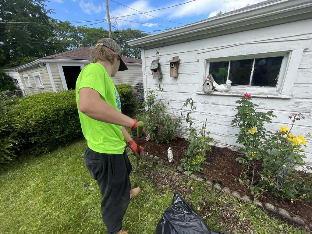 About lawn mowing service Chicago