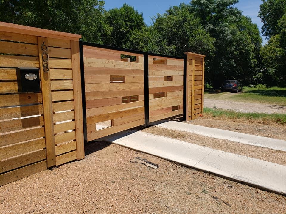 fence repair in Pflugerville