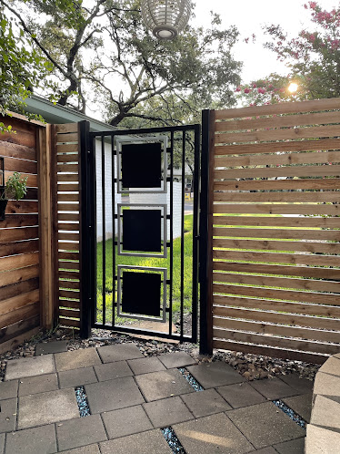 custom fence builder in Austin