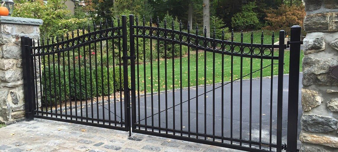 Gallery image 9 — fence posts and fittings in Manhattan, NY