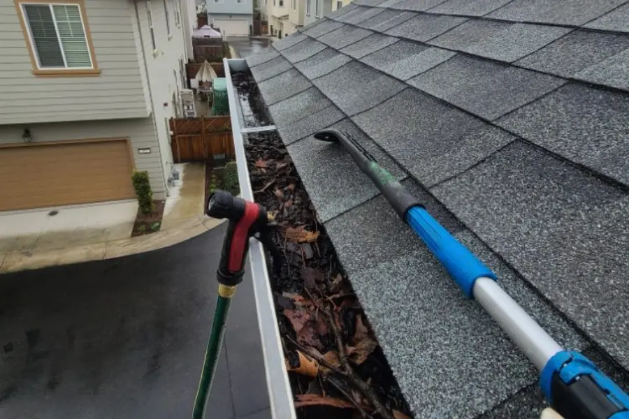 Gallery image 1 — gutter cleaning service in San Jose