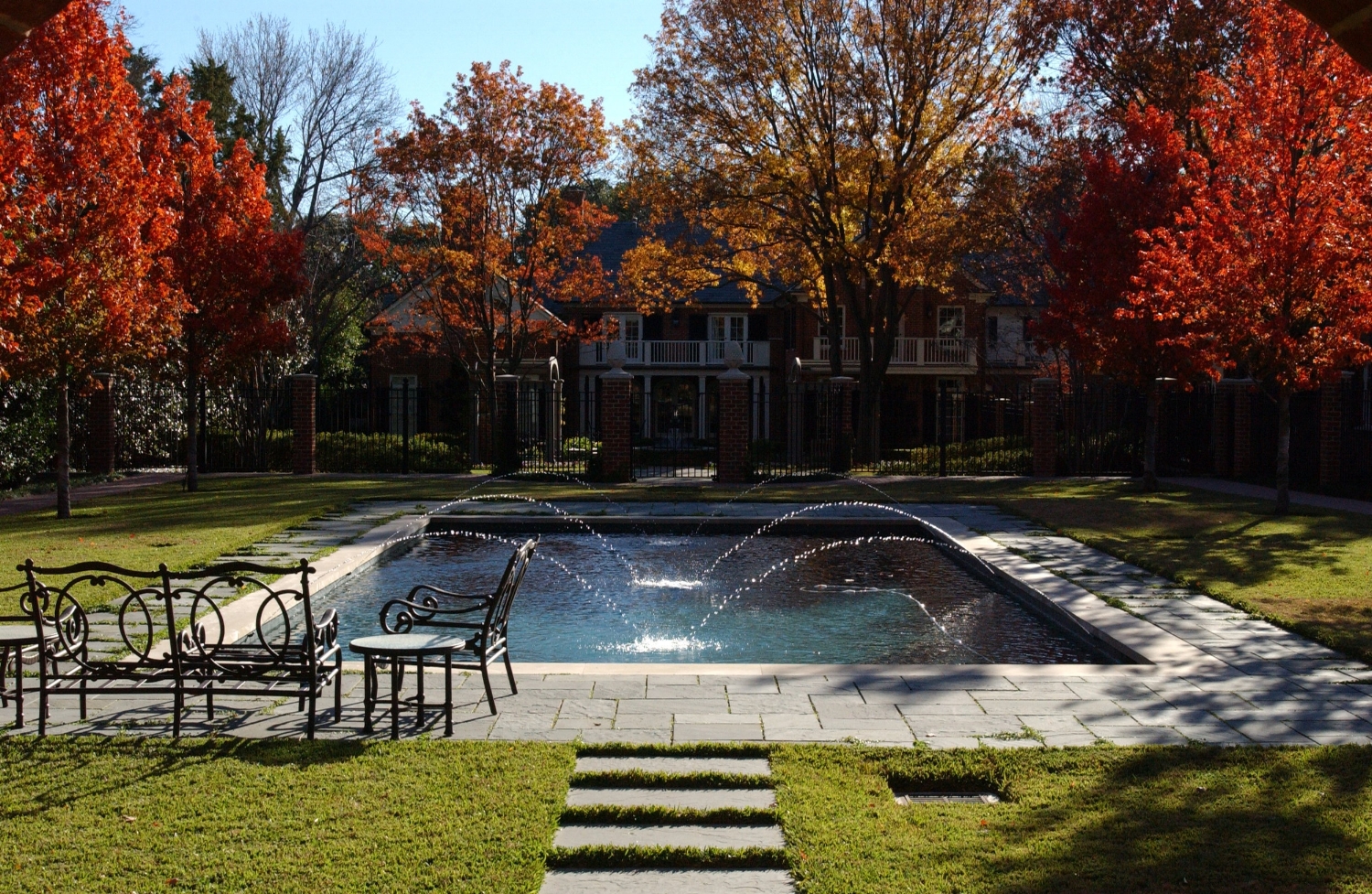 About custom pool builder near me