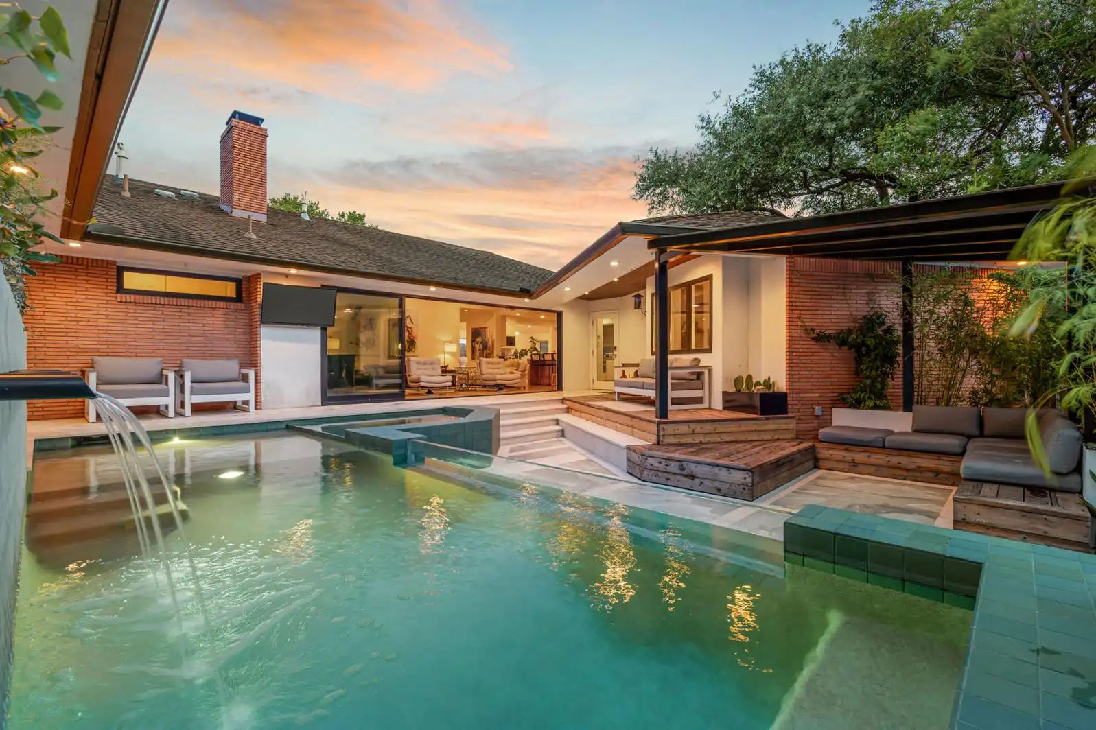 custom pool builder in Dallas