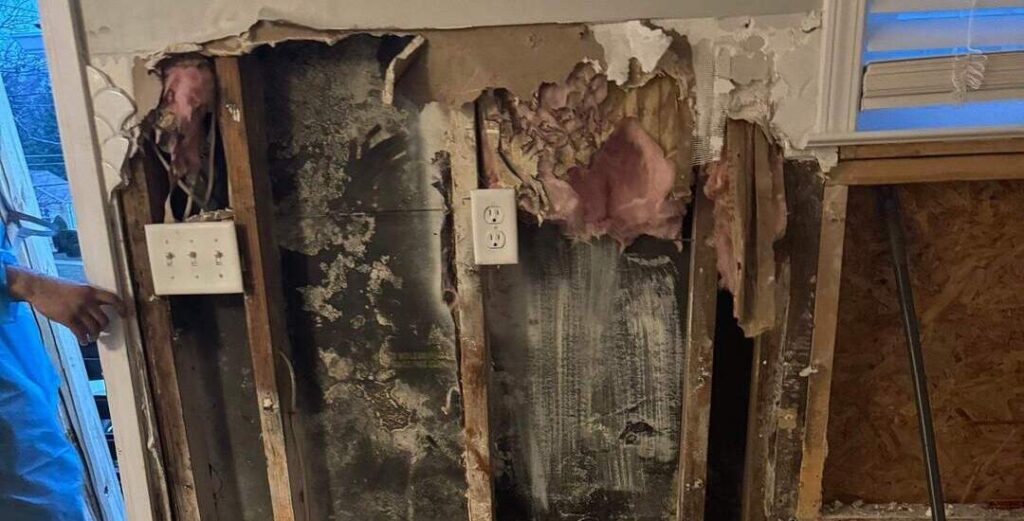 24/7 water damage restoration North Fulton photo