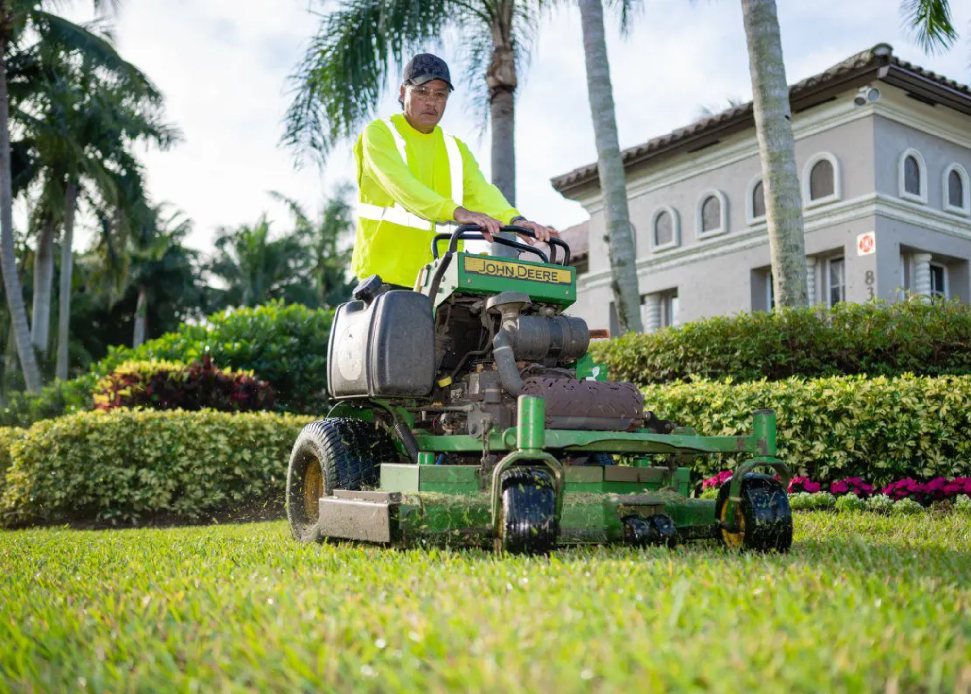 best landscaping company Tampa photo