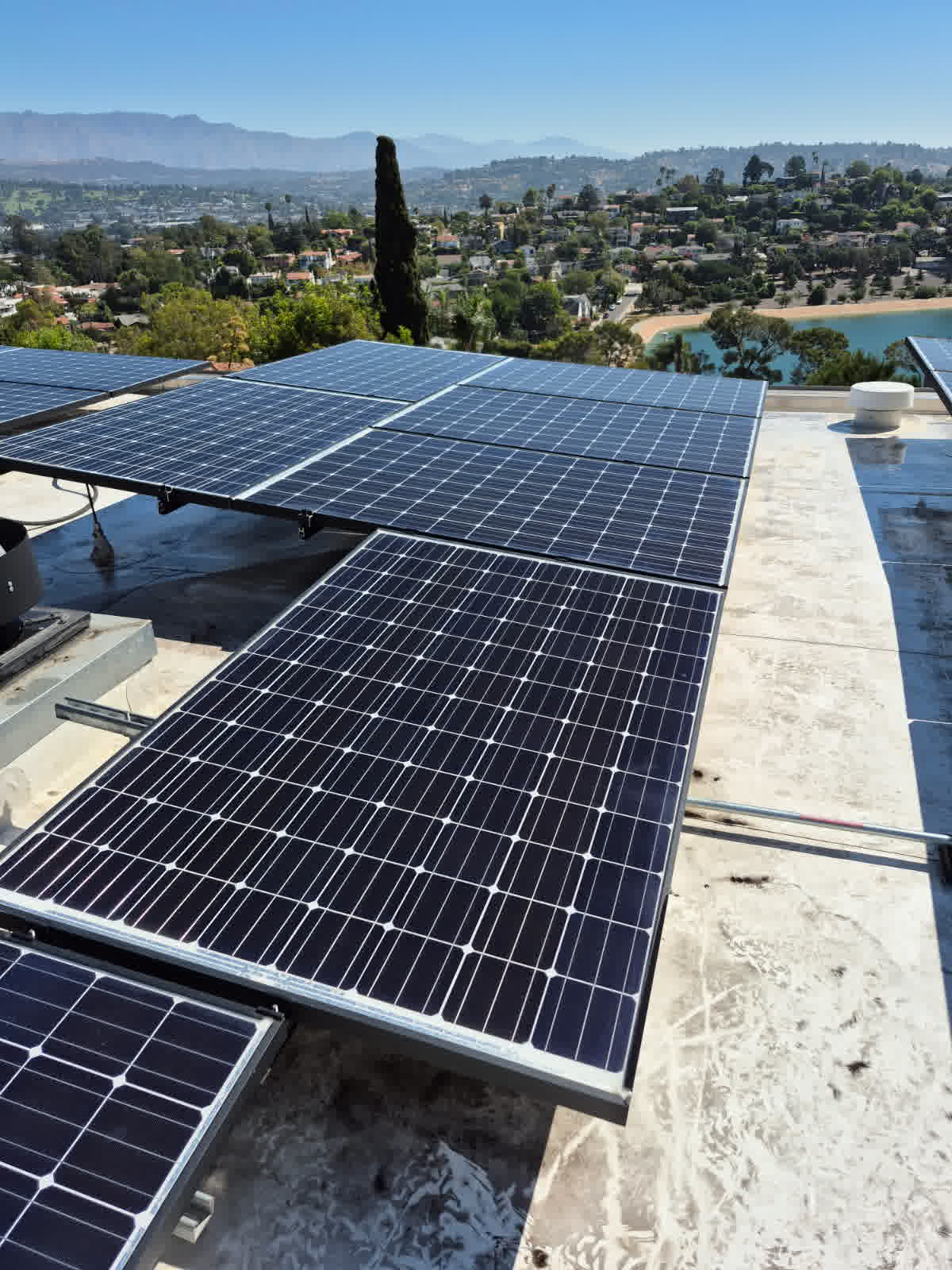 residential gutter cleaning Atwater Village photo