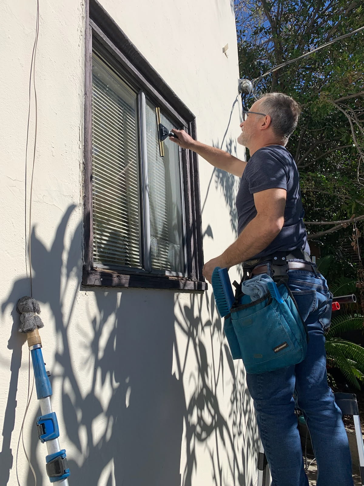 residential gutter cleaning Atwater Village photo