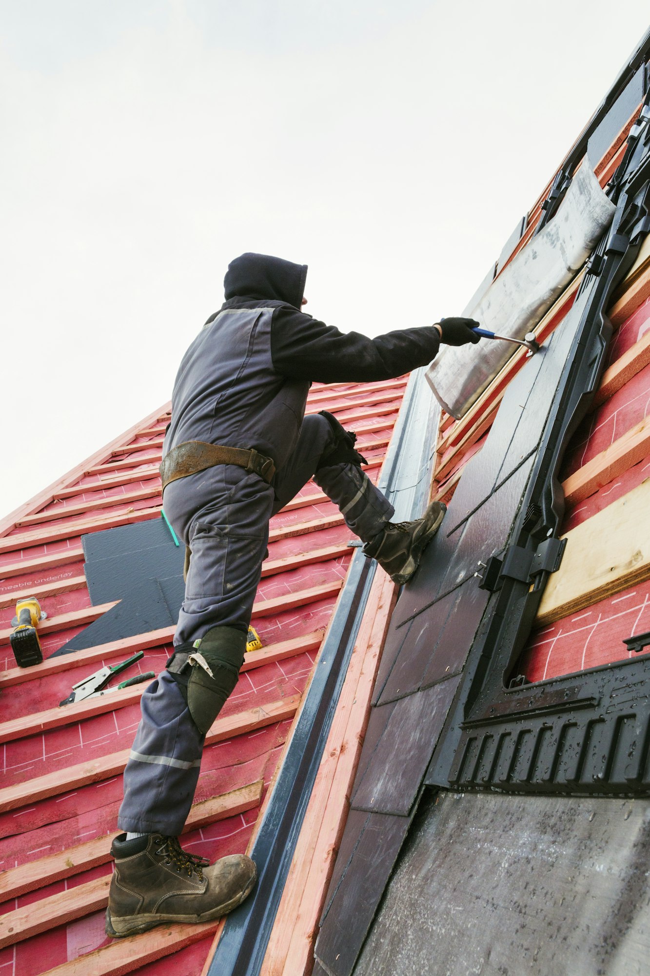 storm damage roofer Los Angeles
