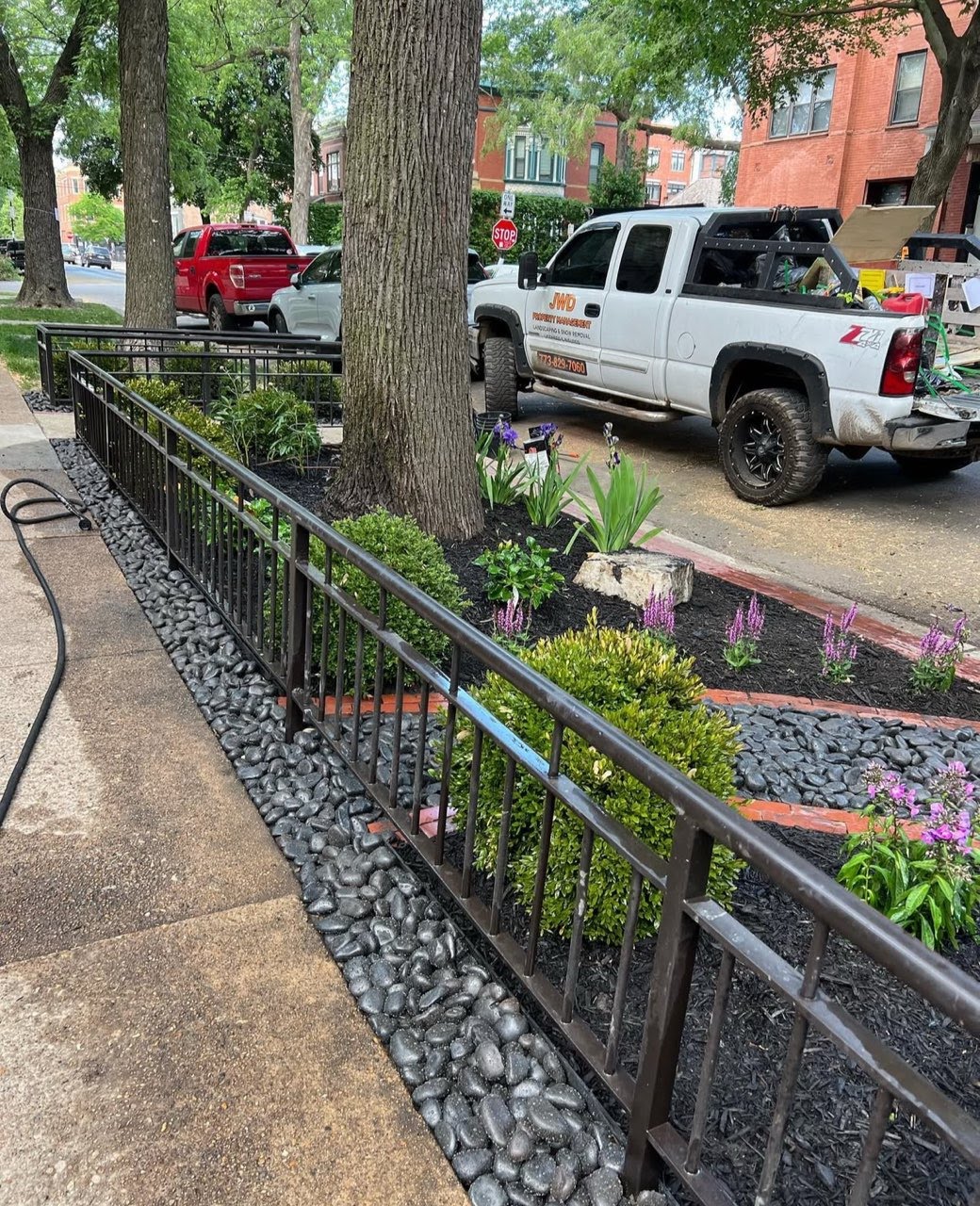 landscaping company in Chicago photo