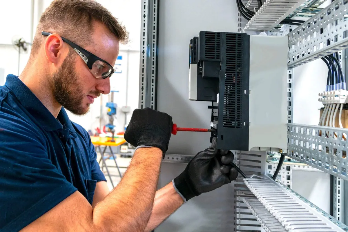 commercial electrician in Las Vegas photo