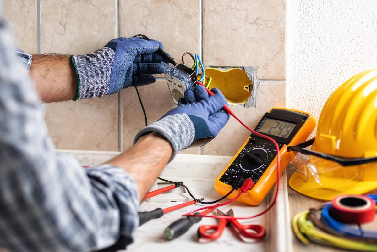 commercial electrician in Las Vegas photo