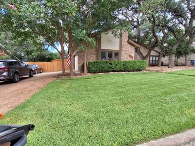 gutter cleaning San Antonio photo