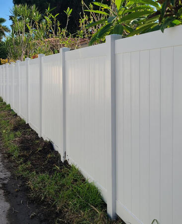residential fence installation Miami photo