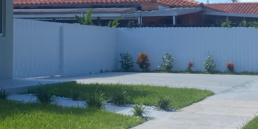 residential fence installation Miami photo