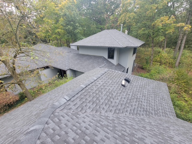 best roofers in Chicago photo