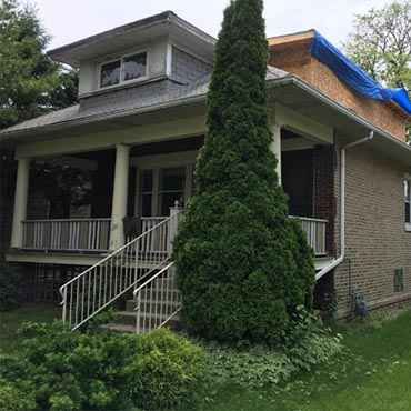 best roofers in Chicago photo