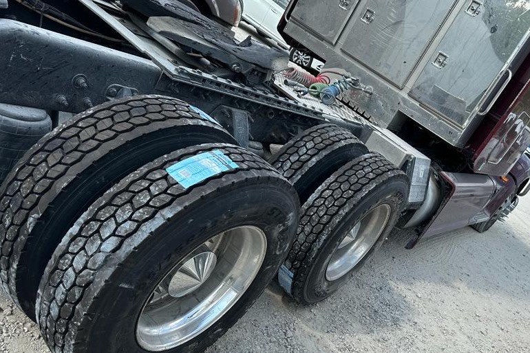 mobile truck diagnosis Truck Road Service Mobile Repair photo