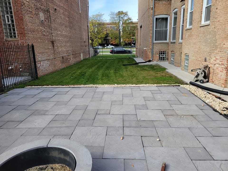landscaping services in Chicago photo