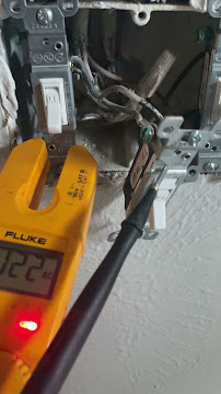 licensed electrician in Dallas photo