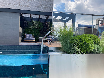 seasonal garden installation in Blue in Green Gardens photo