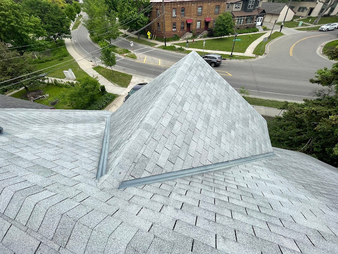 Roofs R Us photo