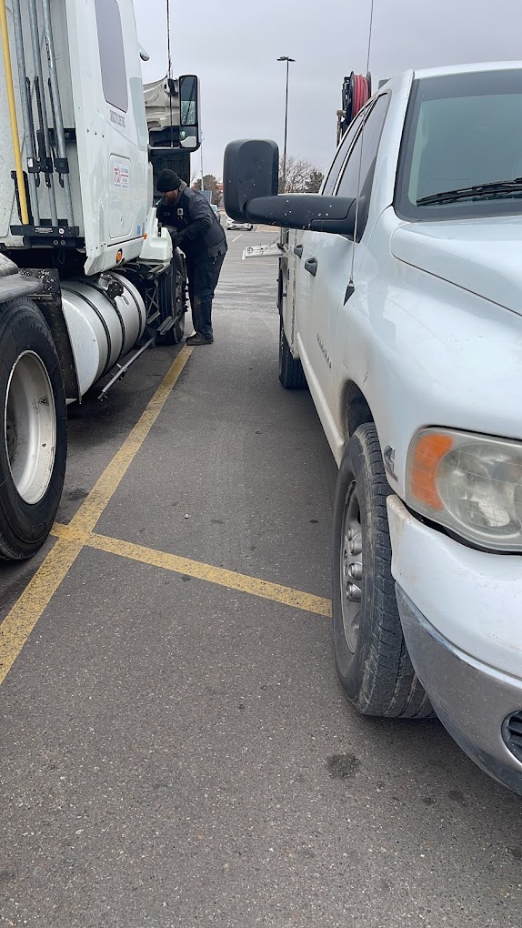 SNAP Towing - Reliable Heavy-Duty Towing Across Four States photo