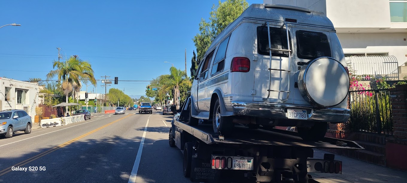 S&S Fast Towing Services in Los Angeles, CA - 24/7 Roadside Assistance photo