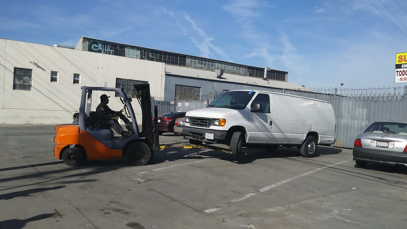 U.S. Tow Downtown Los Angeles! Trusted Towing and Roadside Assistance photo